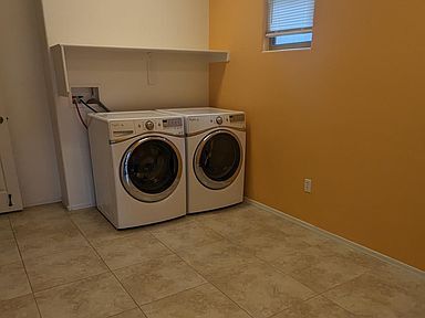 Building Photo - 923 W Bosch Dr