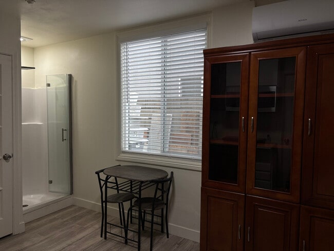 Foto del edificio - 15111 Hemlock Ave