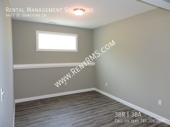 Building Photo - 4407 SE Gemstone Ln