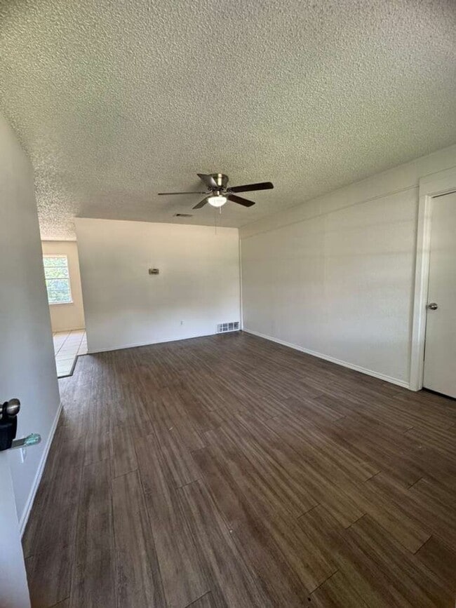 Building Photo - A hassle-free lifestyle