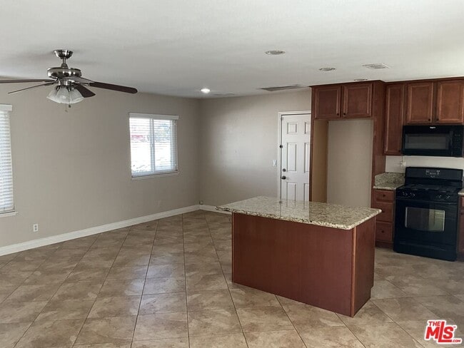 Foto del edificio - 19125 Ottawa Rd