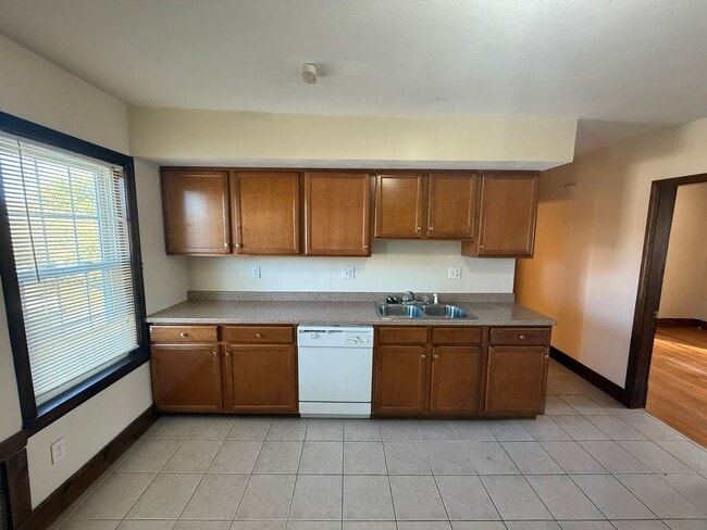 Photo - 565-567 East Street Apartment