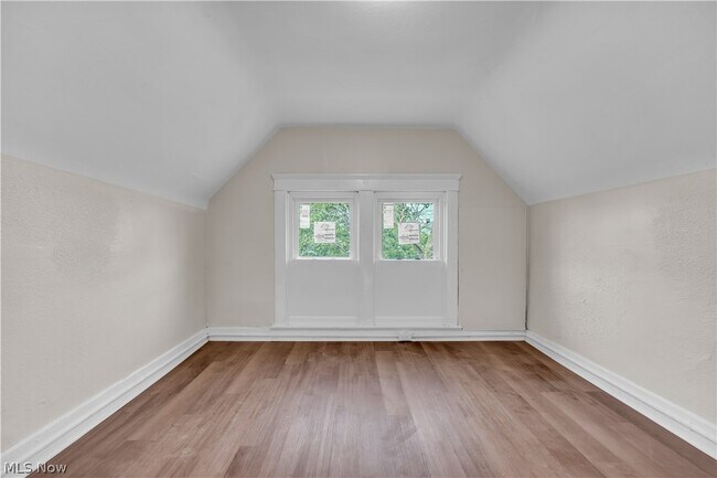 Foto del edificio - 1231 W 5th St