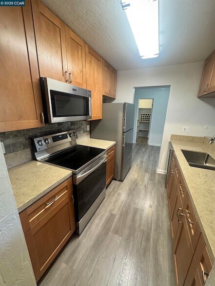 Building Photo - 1085 Murrieta Blvd