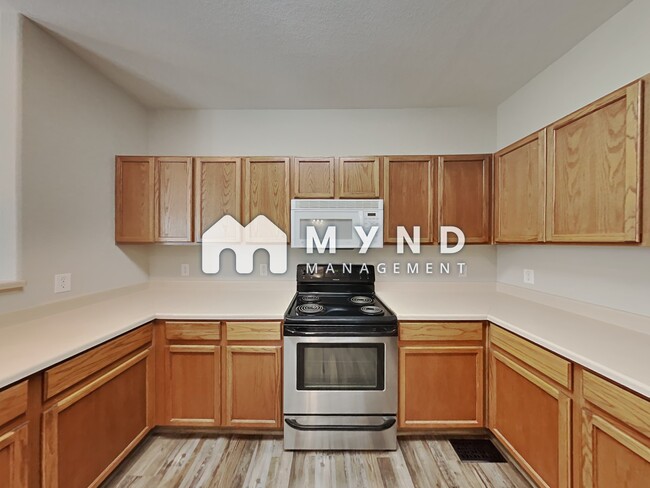 Building Photo - 211 Blue Bonnet Dr