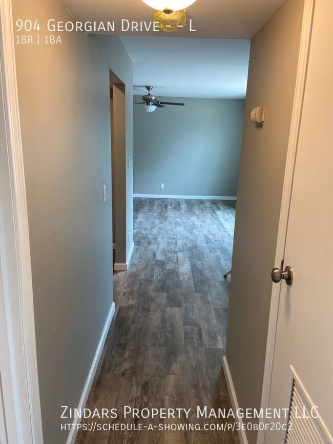 Building Photo - 904 Georgian Dr