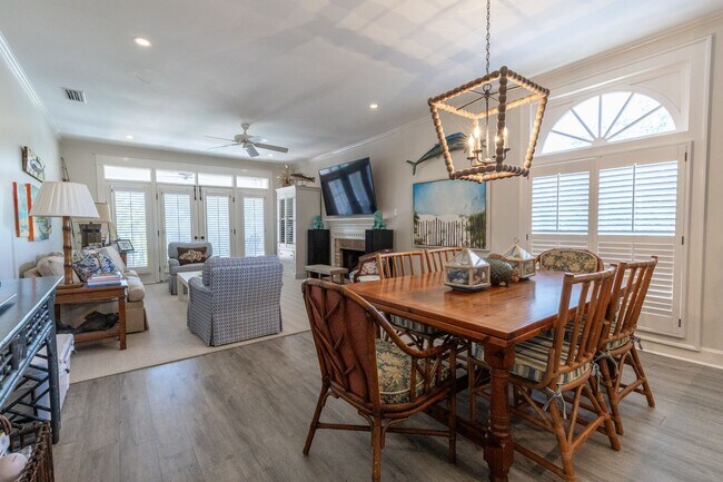 Foto del edificio - NOW SHOWING!  Stunning top-floor condo  #3...