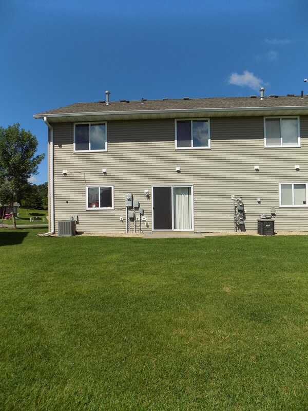 Foto del edificio - 9136 Goodrich Dr