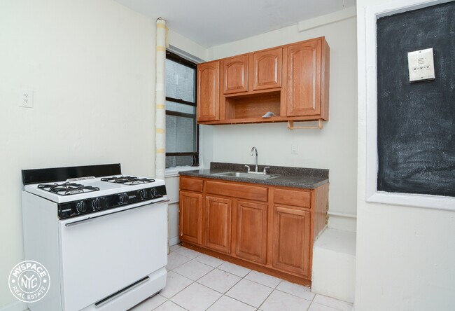 Building Photo - 601 Park Pl