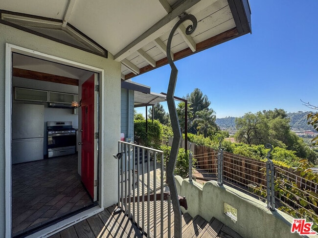 Building Photo - 3050 Knob Dr