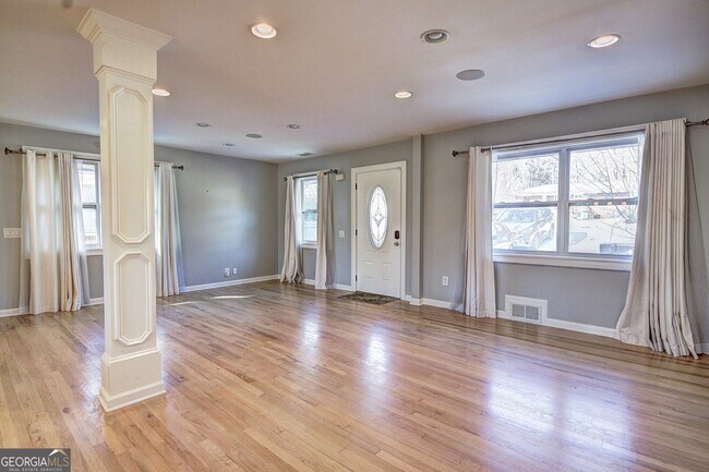 Foto del edificio - 2715 Drew Valley Rd NE