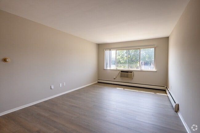 2BR, 1BA - 1,025SF - Living Room - Biscayne Apartments