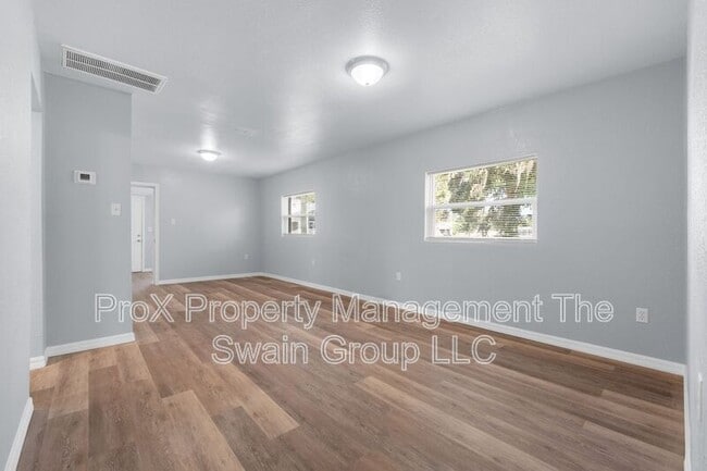 Building Photo - 515 S Charleston Ave