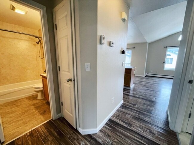 Building Photo - Spacious and Bright Lake Otis Townhouse wi...