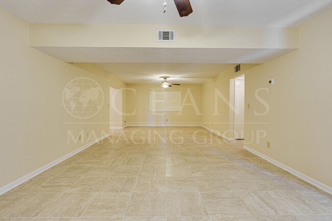 Foto del edificio - 2 Bedroom Condo Conveniently Located In Da...