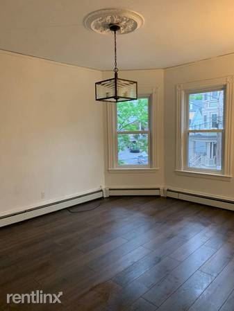 Building Photo - 3 br, 1 bath Triplex - 47R Creighton St Apt 2
