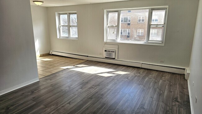 Foto del edificio - 2025 W Granville Ave