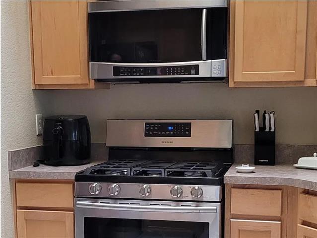 Foto del edificio - 6402 Lake View Ln
