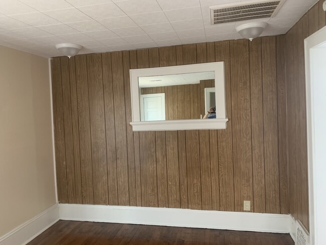 Building Photo - 1617 W Mitchell St