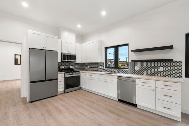 Building Photo - Stunning brand new construction, modern lu...