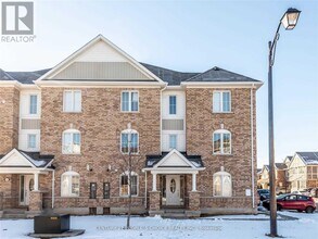 Building Photo - 1531 Gainer Cres