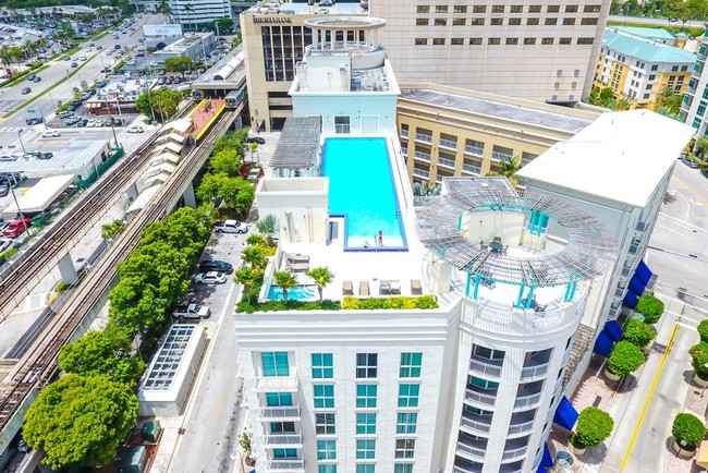 Foto del edificio - Downtown Dadeland Apartments