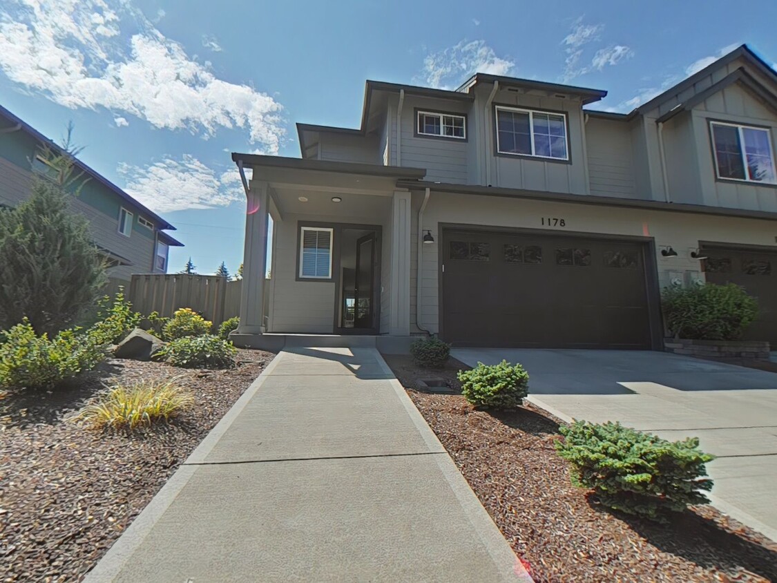 Foto principal - HOA ~ 3 Bedroom House ~ South Corvallis ~ ...