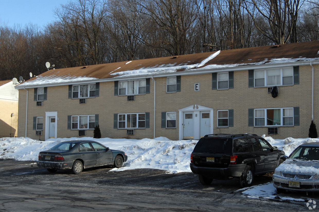 Building Photo - Laurel Manor Apartments