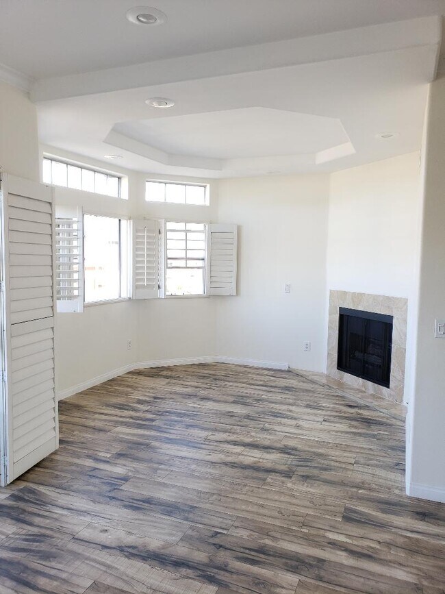 Building Photo - 4455 Hazeltine Ave
