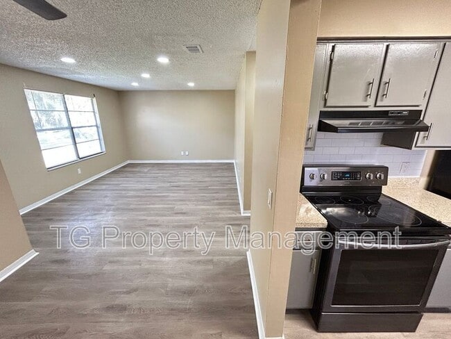 Building Photo - 467 Lombard St