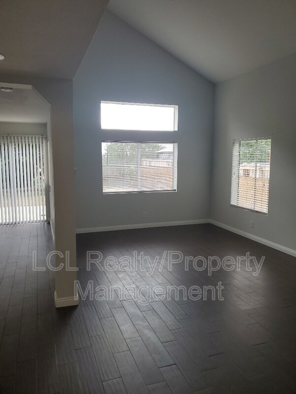 Building Photo - 24099 Golden Pheasant Ln