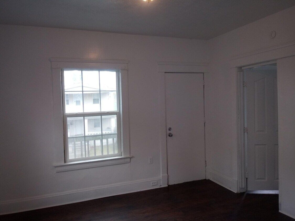 Foto principal - 2904 E 117th St