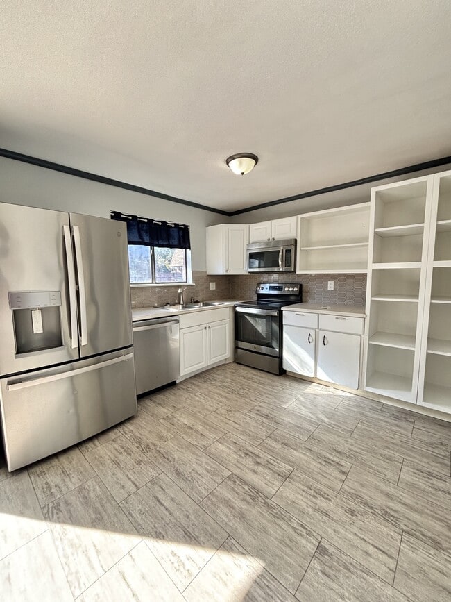 Building Photo - 1836 N Crystal Lake Dr