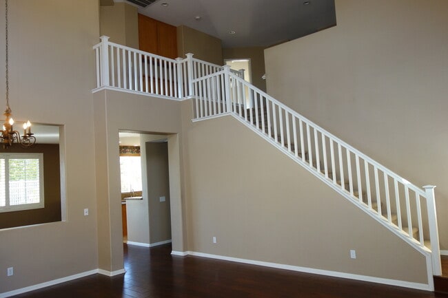 Building Photo - Paseo del Sol 4 Bedroom