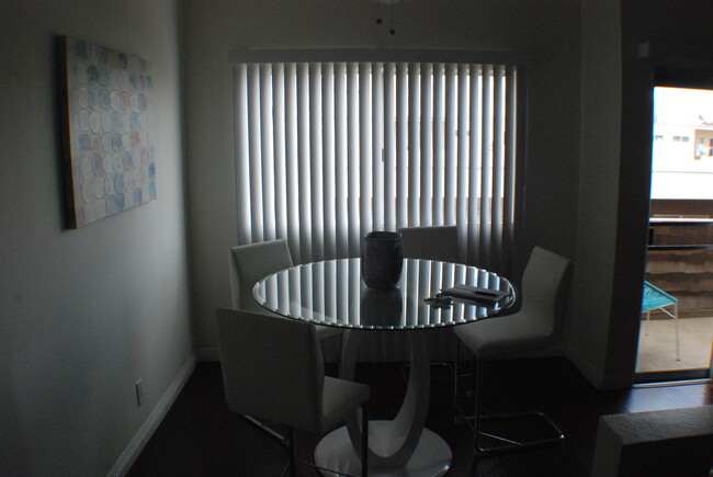 dining area - 5414 Newcastle Ave