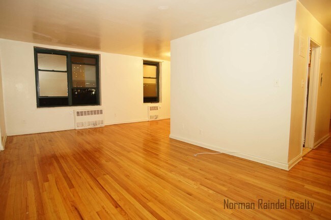 Foto del edificio - 1545 Rhinelander Ave