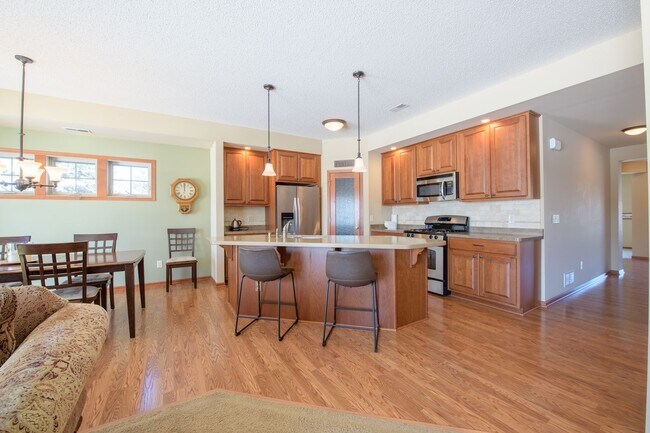 Building Photo - Rare lakes townhouse available,  1 level l...