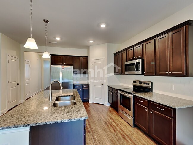 Foto del edificio - 4037 Birchfield Pl