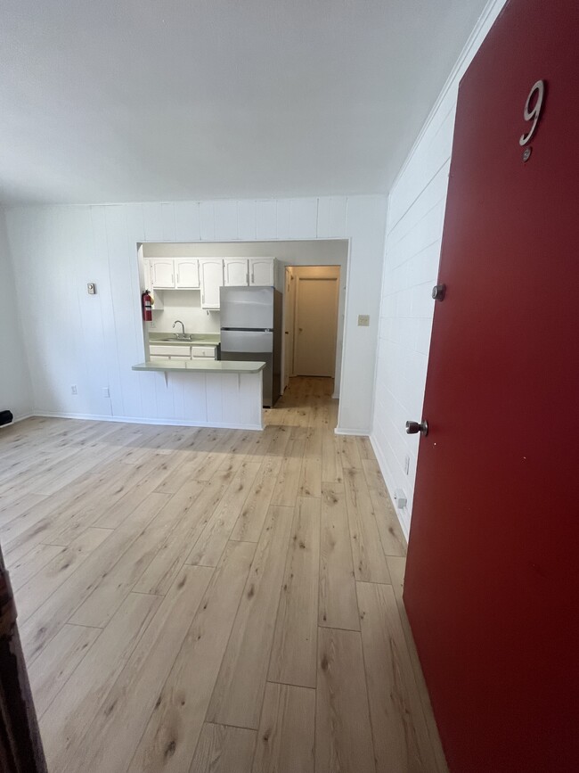 Interior Photo - 530 N Lincoln