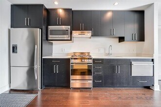 Building Photo - 1100 Maxwell Ln