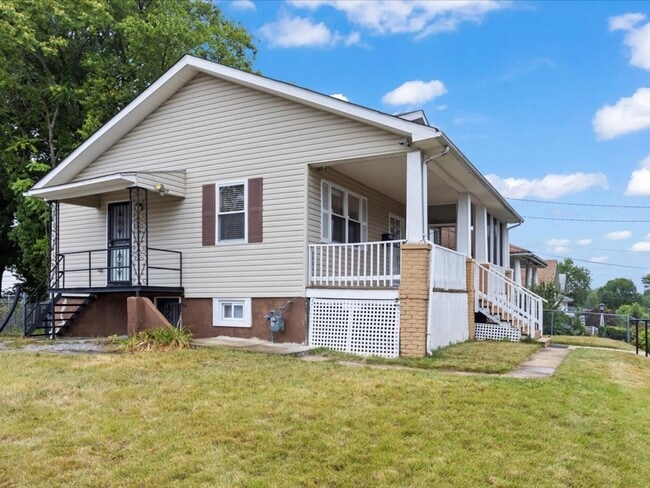 Building Photo - 65 53rd Pl SE