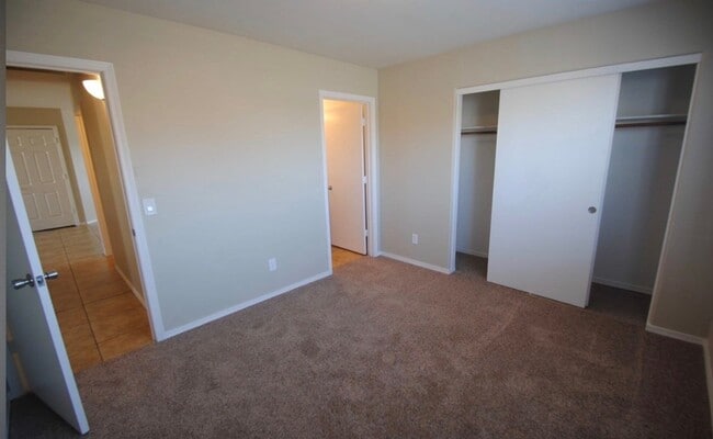 Building Photo - 1429 S 14th Ave