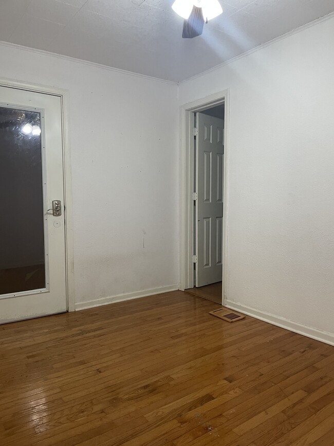 Bedroom - 505 W Jefferson St