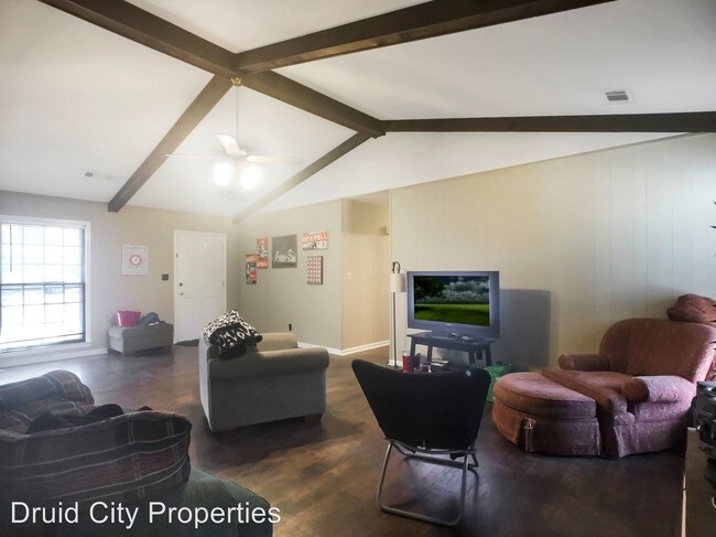 Foto del edificio - 3 br, 2 bath House - 220 42nd St. E.