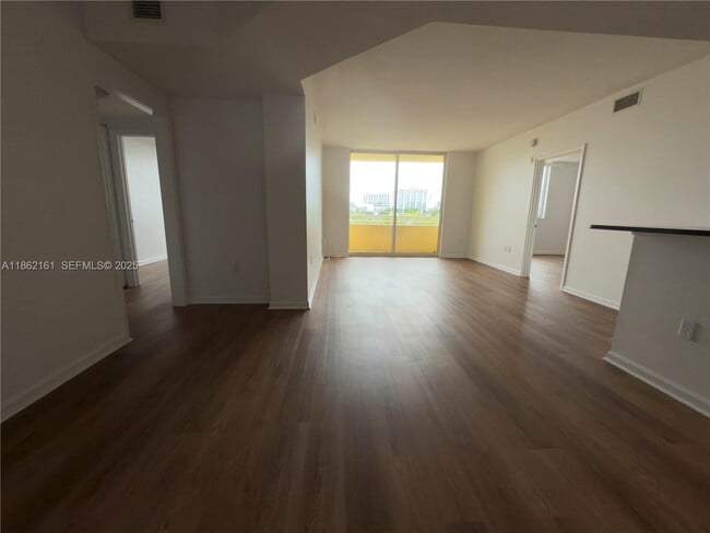 Foto del edificio - 2775 NE 187th St