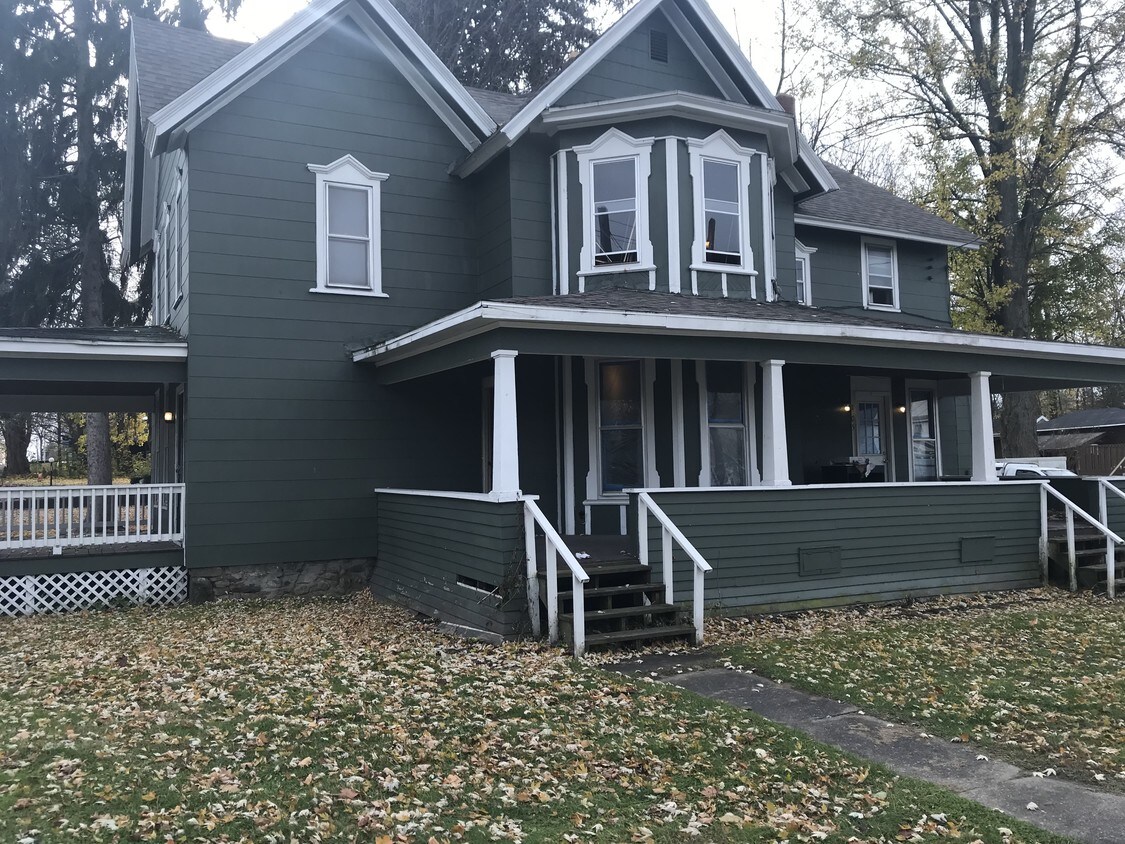 Dos la casa de la familia - 2 Canandaigua St