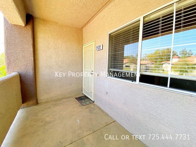 Foto del edificio - 3 BEDROOM 2 BATH CONDO WITH ATTACHED 2 CAR...