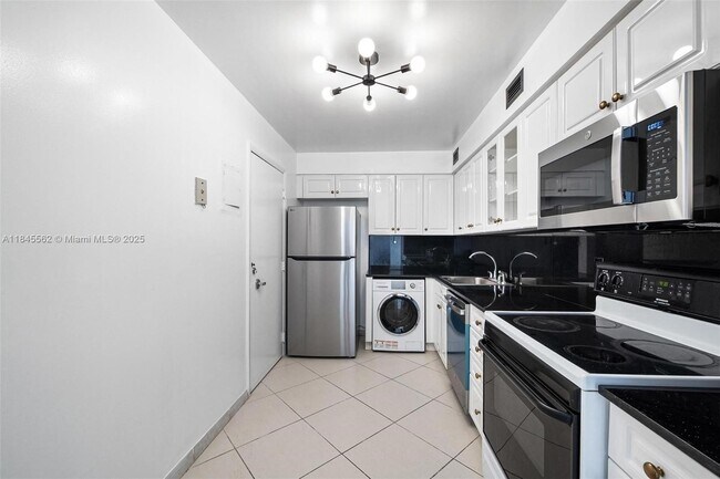 Building Photo - 6770 Indian Creek Dr