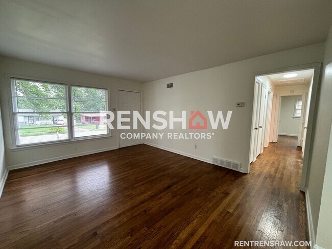 Building Photo - Text the Leasing Team at 901-820-4367 to S...