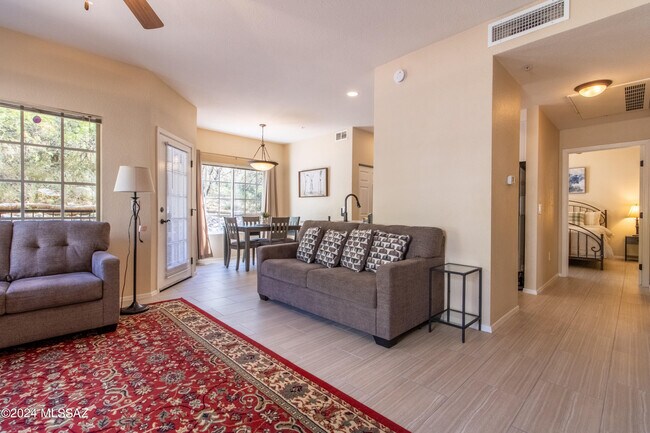 Foto del edificio - 1500 E Pusch Wilderness Dr